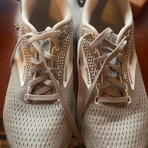 Brooks sneakers